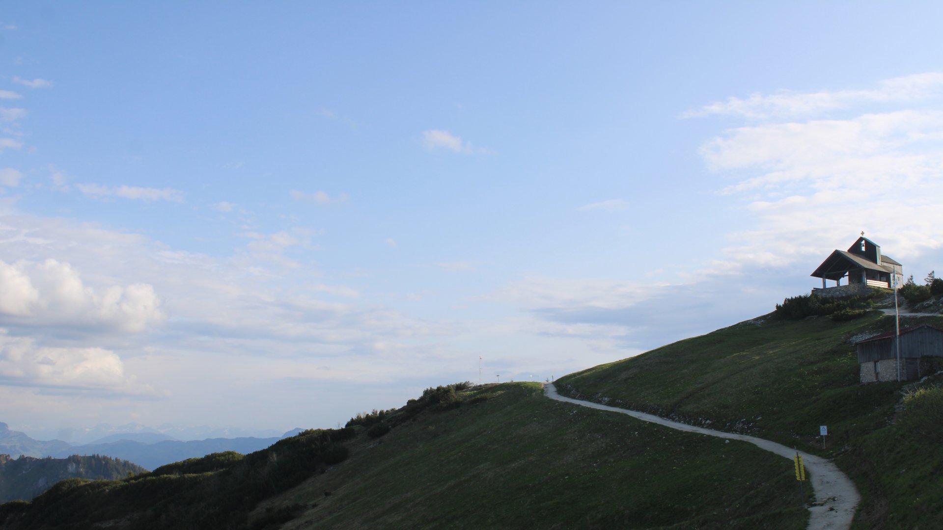 Hochfellngipfel-Blick zum Südstartplatz