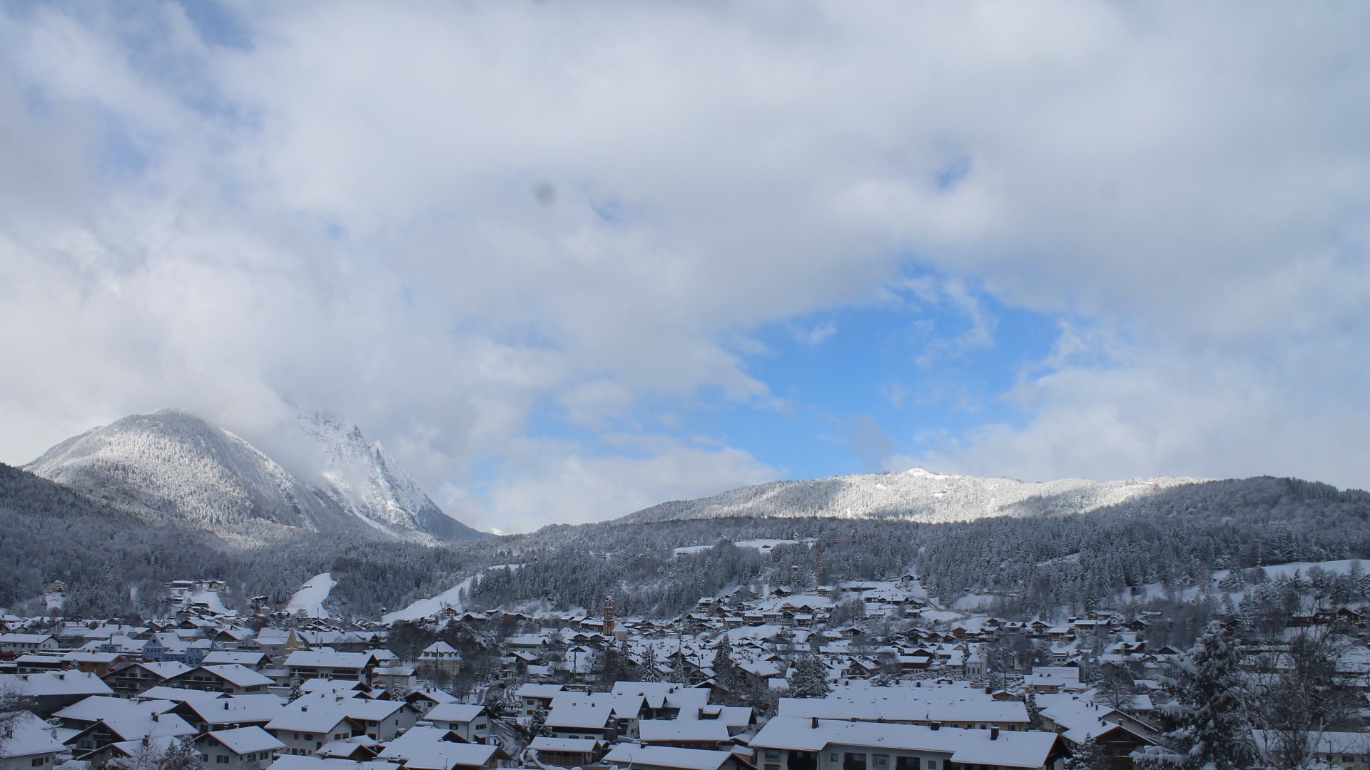 Fewo Haas-Blick über Mittenwald zum Wetterstein