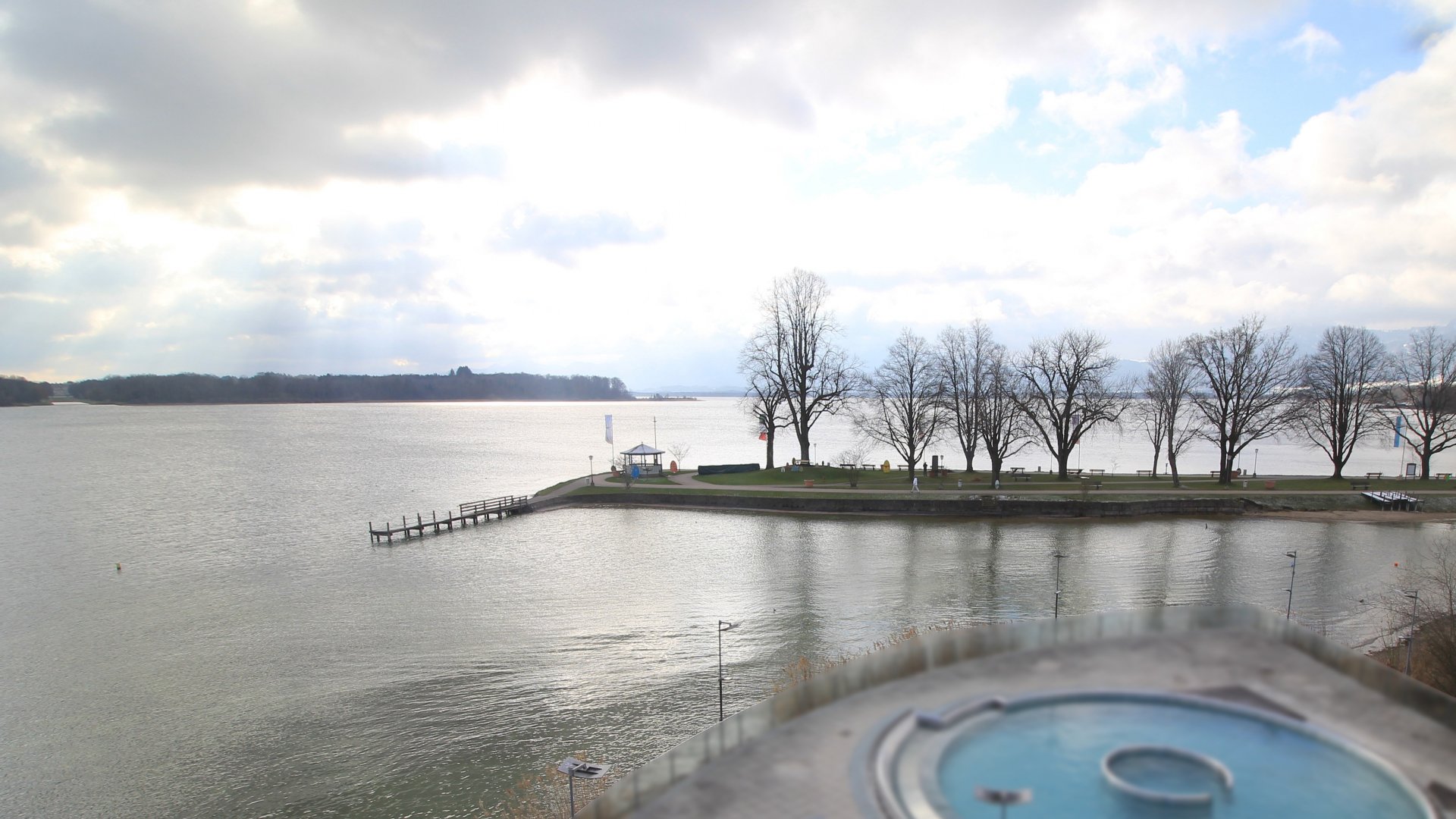 Prienavera/Rutschenturm-Blick nach Südosten über Chiemsee