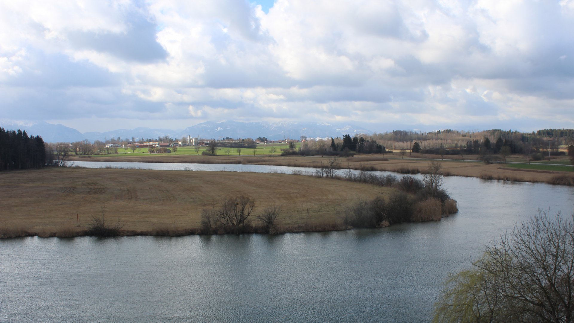 Karlshof Pullach-Blick über die Alz nach Süden